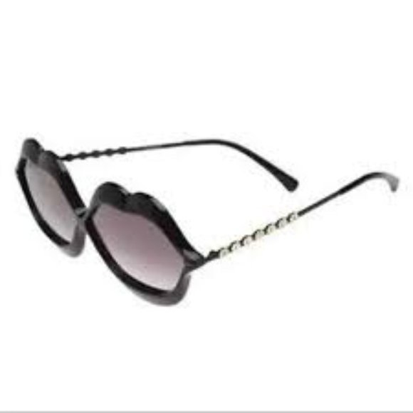 BNIB! Wildfox Lip Service Sunglasses - Picture 7 of 15